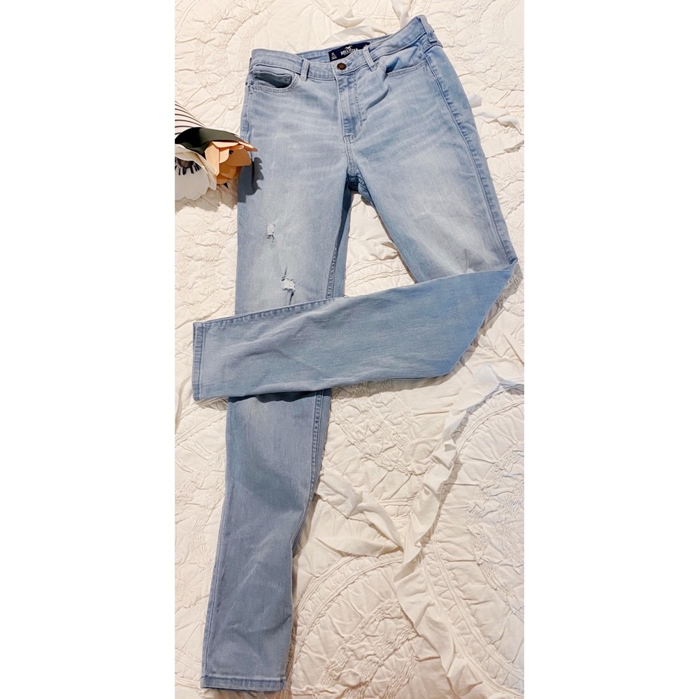 Hollister Lightly Distressed Hi-Rise Skinny Jeans